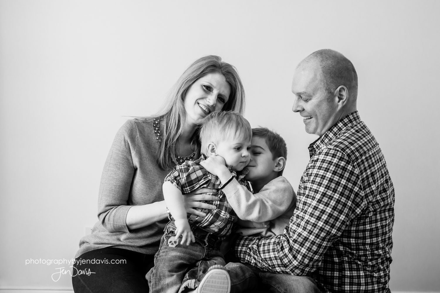 Simple portrait of a family of 4