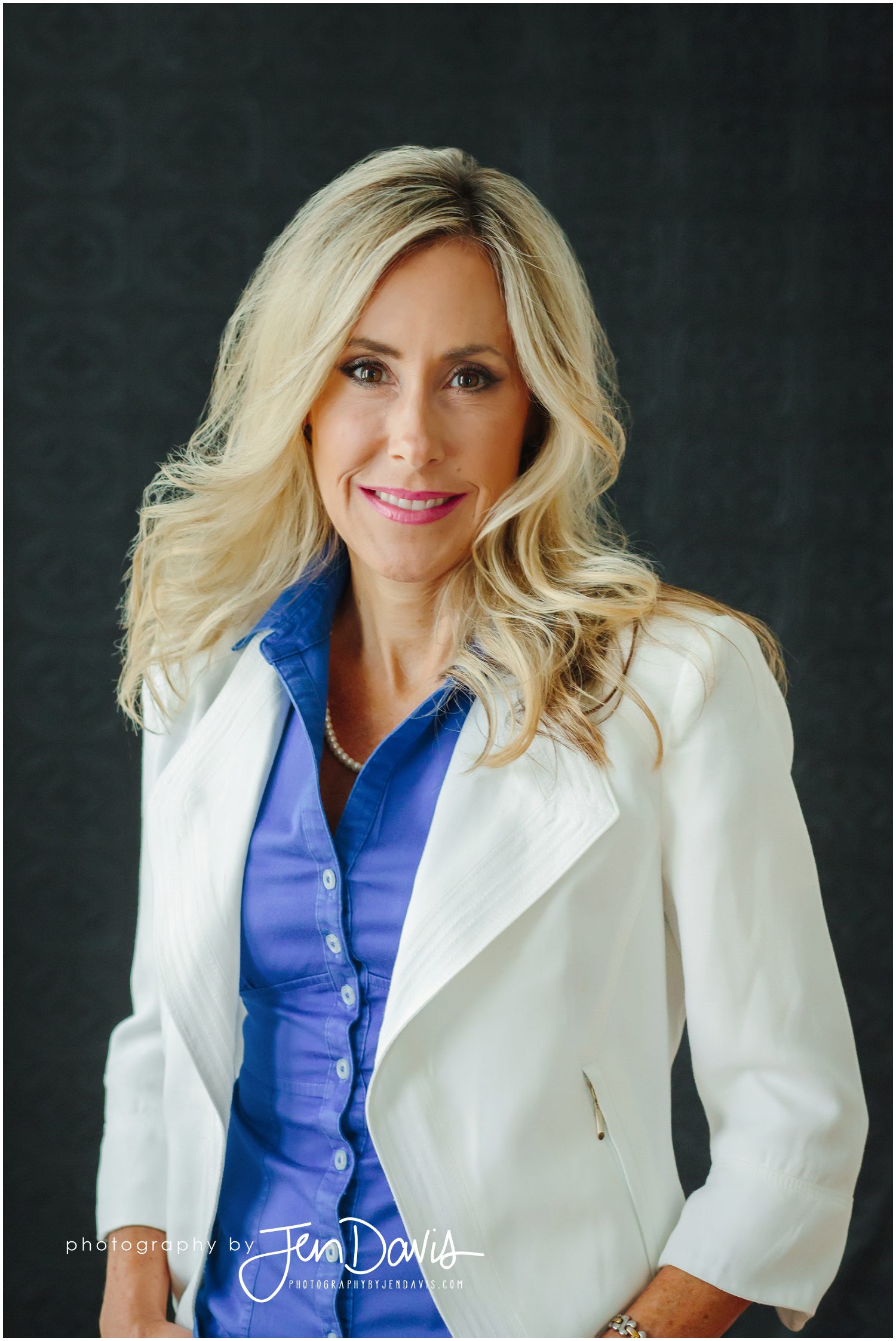 modern head shot, blonde woman smiling