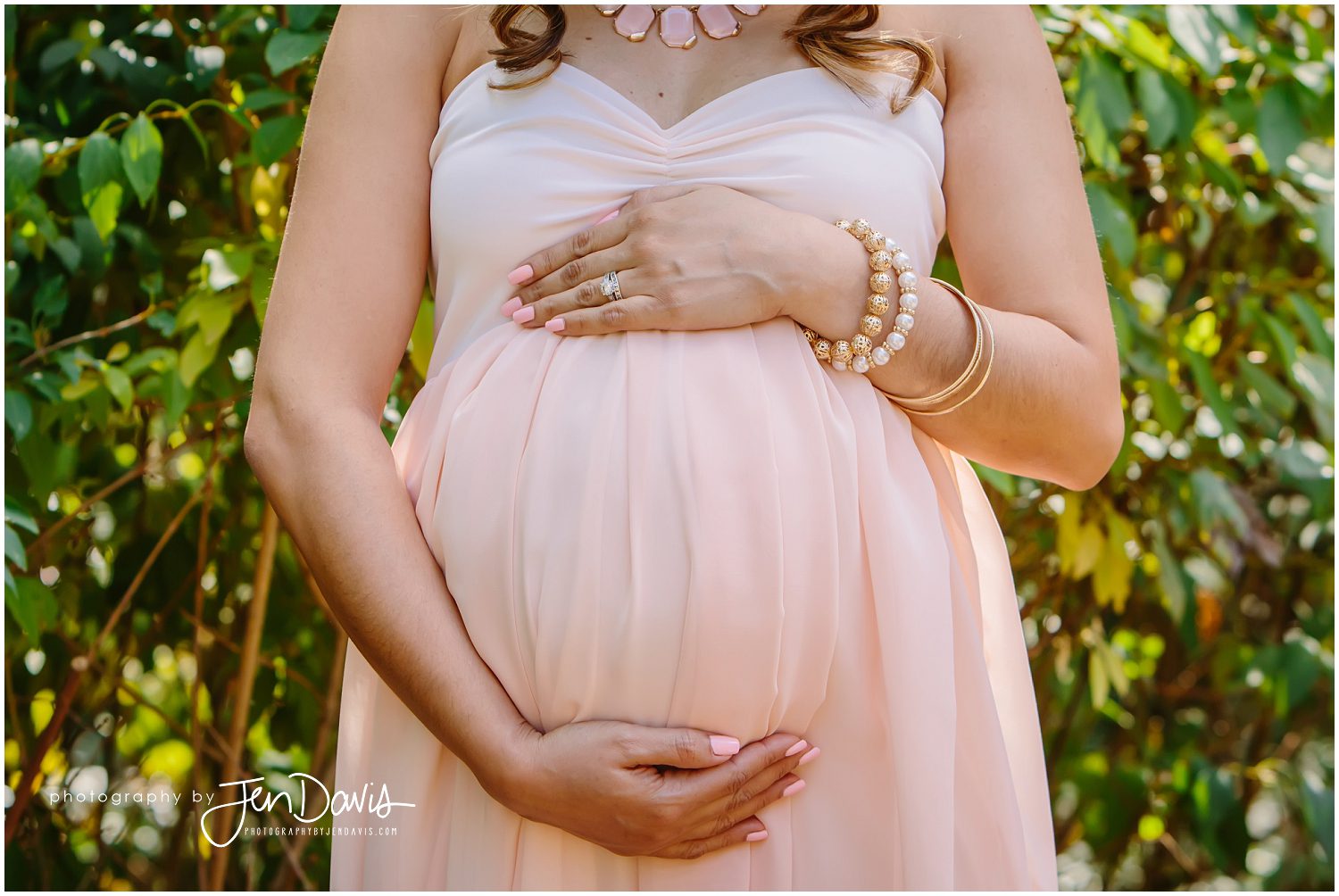 maternity portrait outside, 8 months preganant