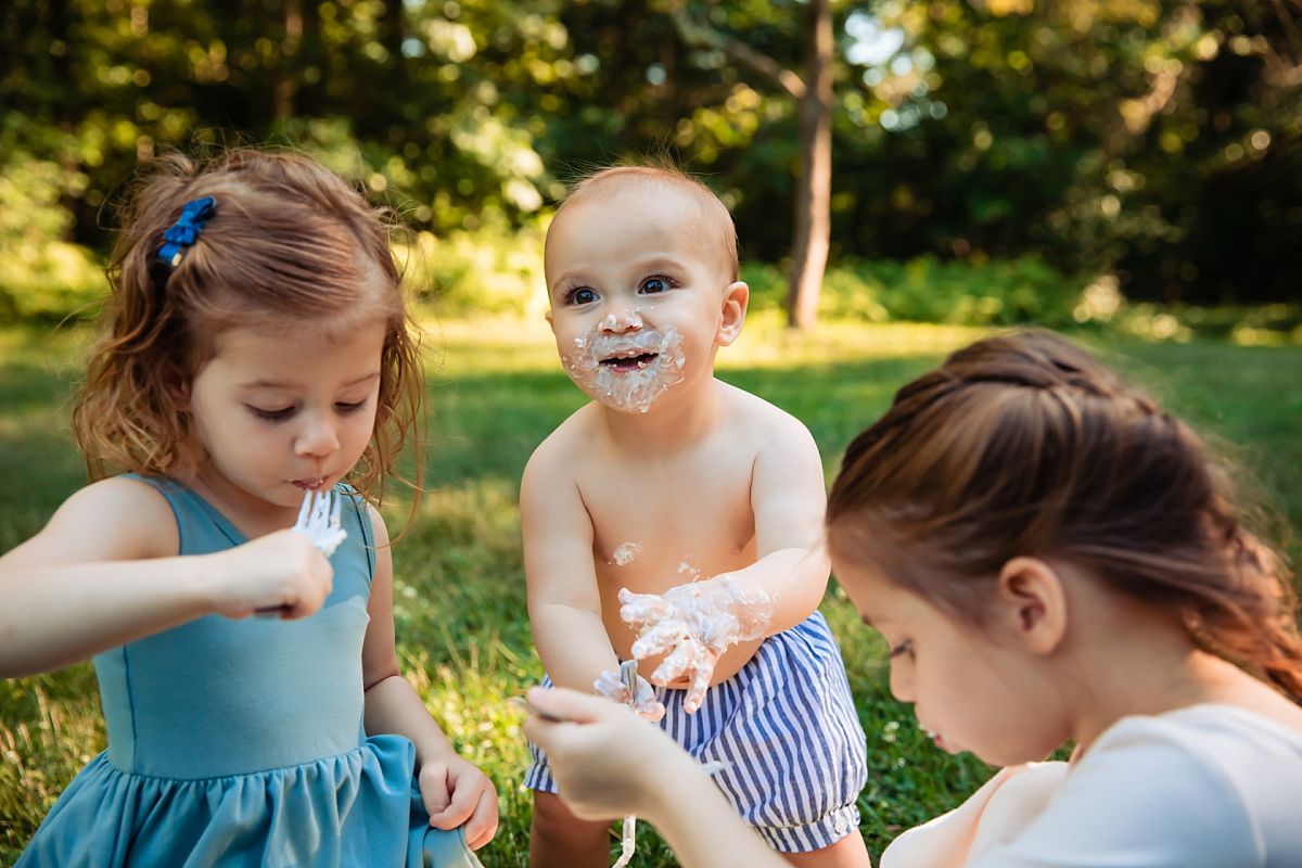 1 Year Old Outdoor Portraits and Cake Smash